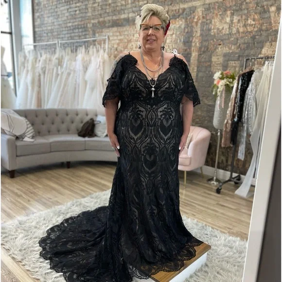 BOHO LACE -Black wedding dress! Fits size 22/24, never worn never altered. - Picture 2 of 5